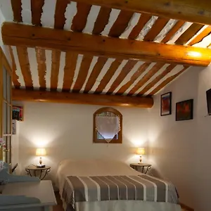 https://catherinemartial-maubec.fr-provencehotel.com